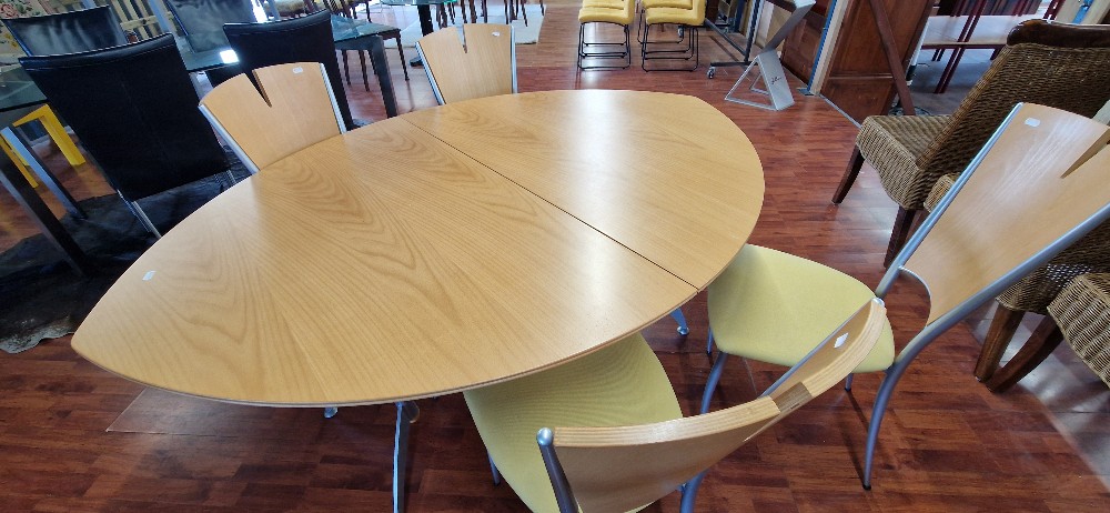 Italiaanse eettafel plus 4 bijhorende stoelen - Afbeelding 4