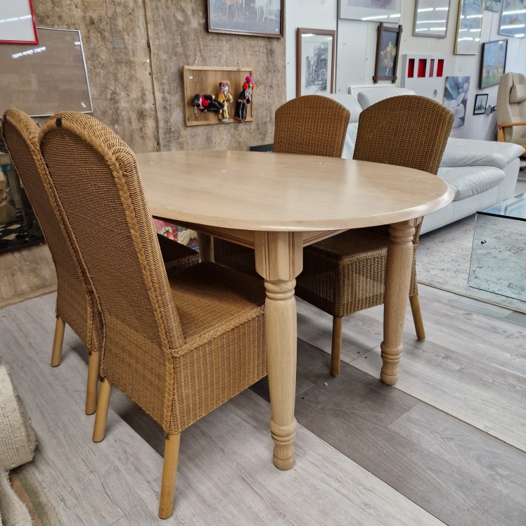 Ovale eettafel set blank hout met rieten stoelen
