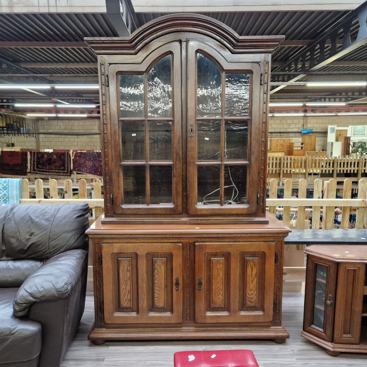 eiken buffetkast/ vitrinekast