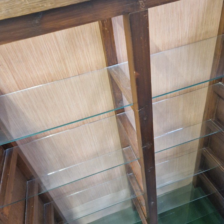 Antieke vitrinekast met glazen platen - Afbeelding 4