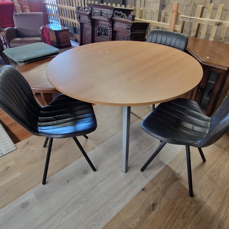 Ronde tafel - doorsnede 120 cm, hoogte 75 cm