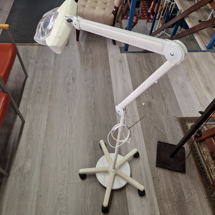Luxo Magnifique 6D loeplamp op wielen - Afbeelding 6