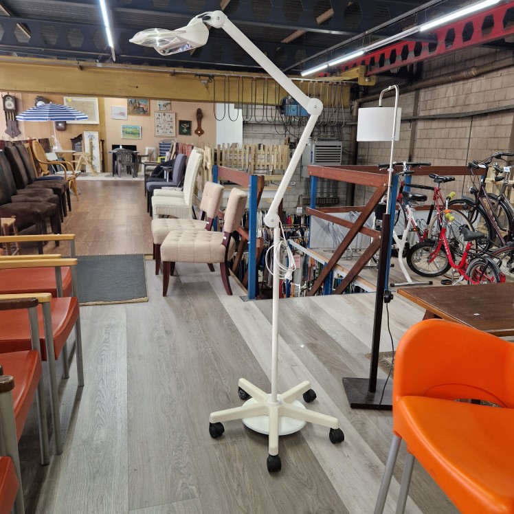 Luxo Magnifique 6D loeplamp op wielen