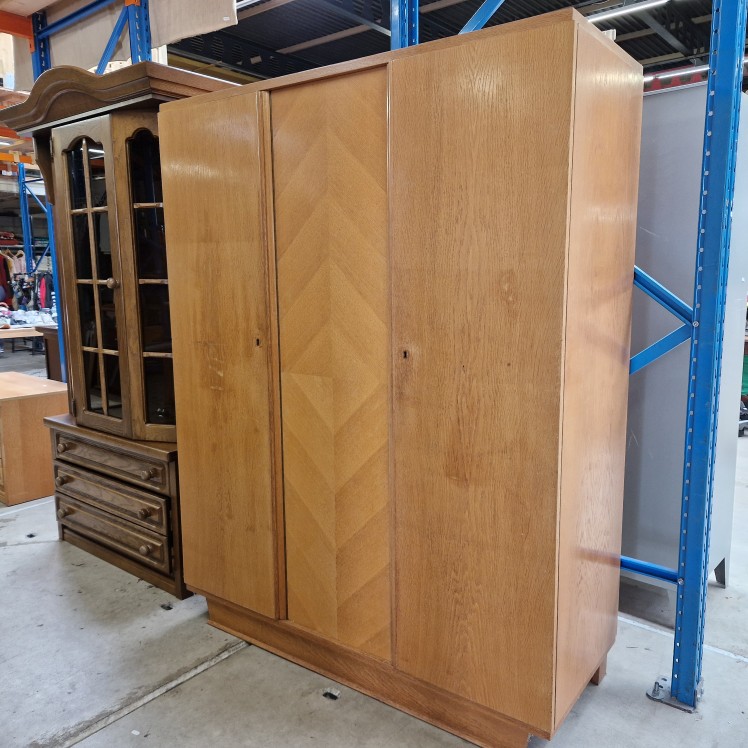 Vintage Kledingkast met Uniek Houtpatroon