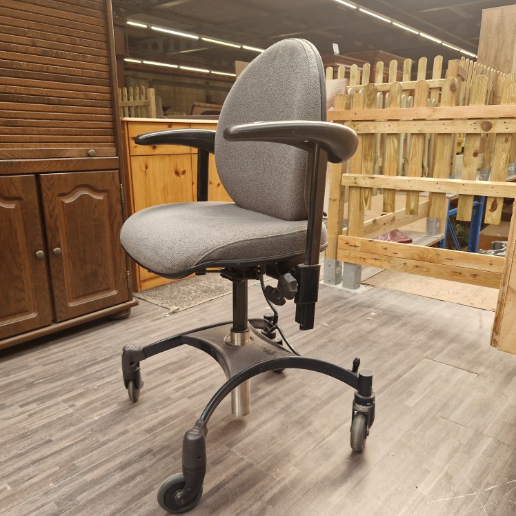 Vela Uni-22.2f Ergonomische Bureaustoel - trippelstoel