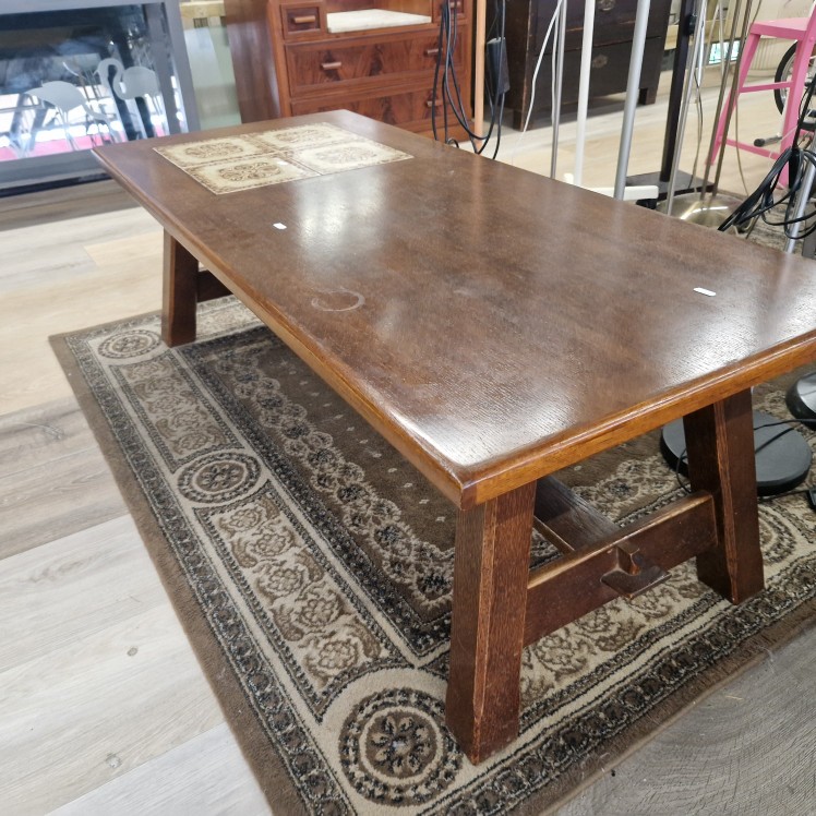 Vintage salontafel met tegels
