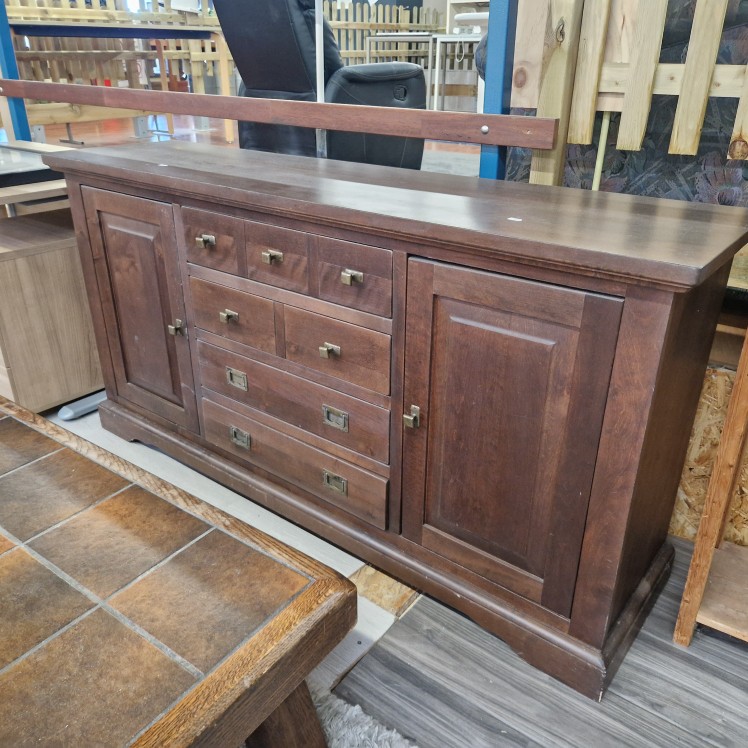 Massief houten dressoir met lades en deuren